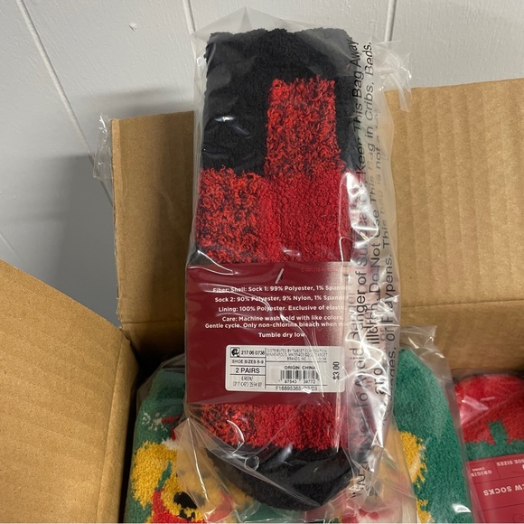 12x 2-pk Christmas Fuzzy Wondershop Super Soft Crew Socks, Toddler Shoe Size 6-9 - Picture 2 of 2